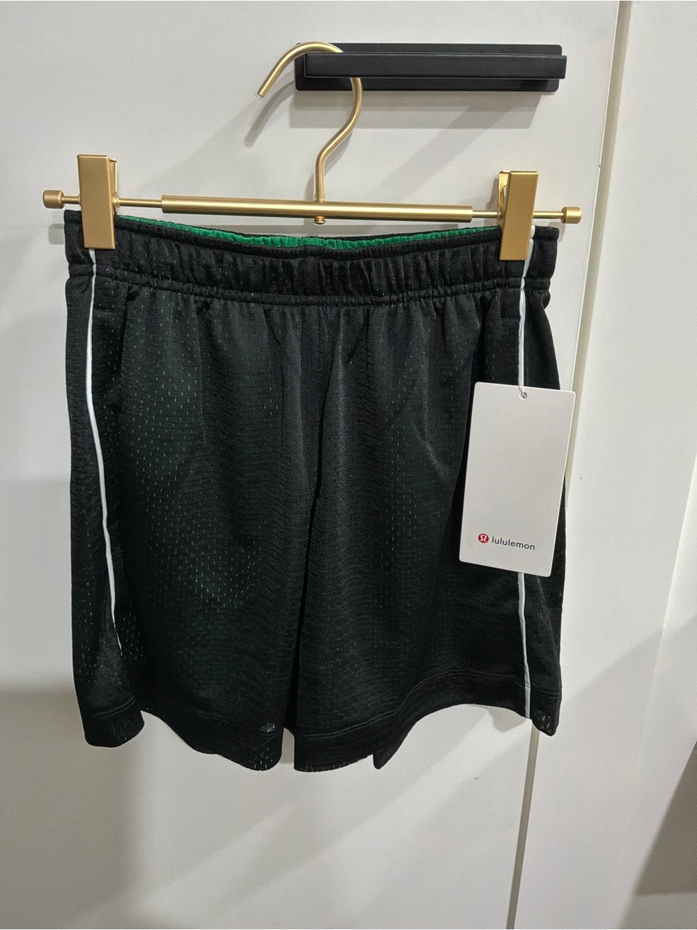 lululemon athletica Double Layered Mesh Mid-Rise Shorts 5”